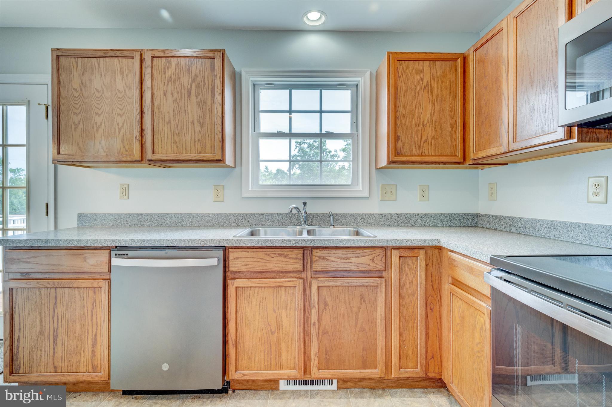 TOWNES OF OAKHURST - Residential