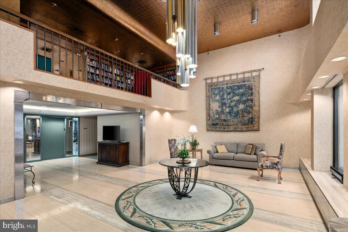 1016 S WAYNE STREET 502