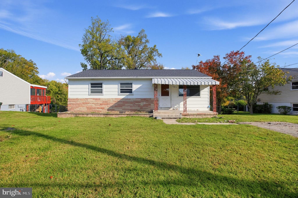 Photo of 1302 Columbia Road, WOODBRIDGE, VA 22191 (MLS # VAPW2133178)