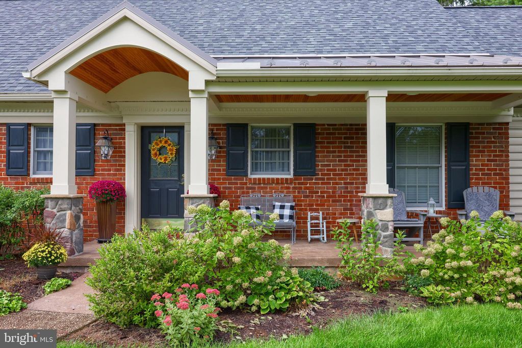 Photo of 2158 Waterford Drive, Lancaster, PA 17601 (MLS # PALA2046772)