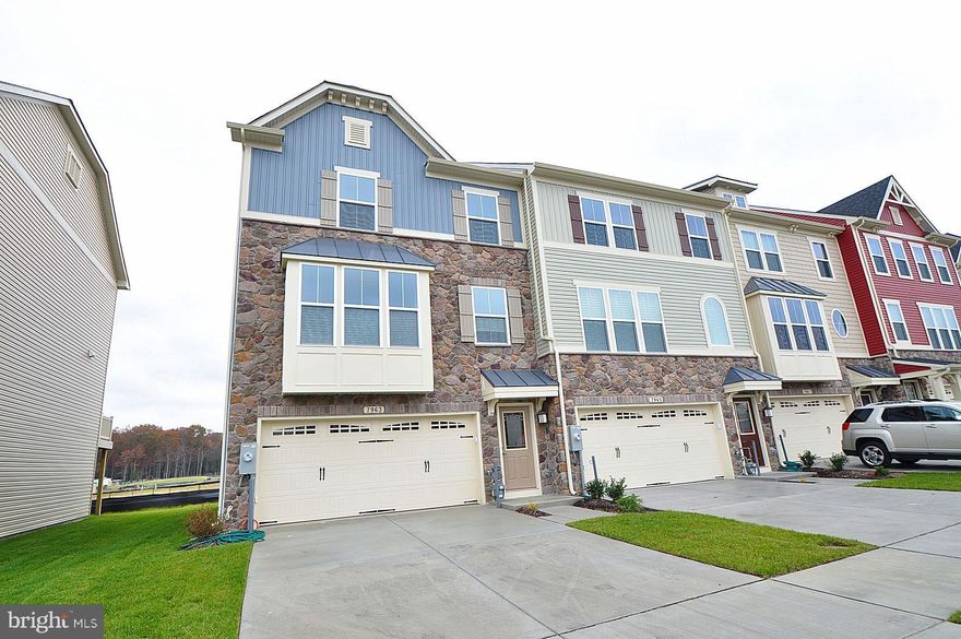 NEWER CONSTRUCTION 2 CAR END UNIT TOWNHOME WITH ALL THE BELLS & WHISTLES! 3 BEDRROOM, 2 FULL, 1 HALF BATH. HARDWOOD FLOORING THRU-OUT MAIN LEVEL, UPGRADED CABINETS, GRANITE COUNTERS, STAINLESS APPLIANCES, BREAKFAST BAR. MSTR BEDRM OFFERS WALK-IN CLOSET, TRAY CEILING AND FULL BATH. OPEN FLOOR PLAN!