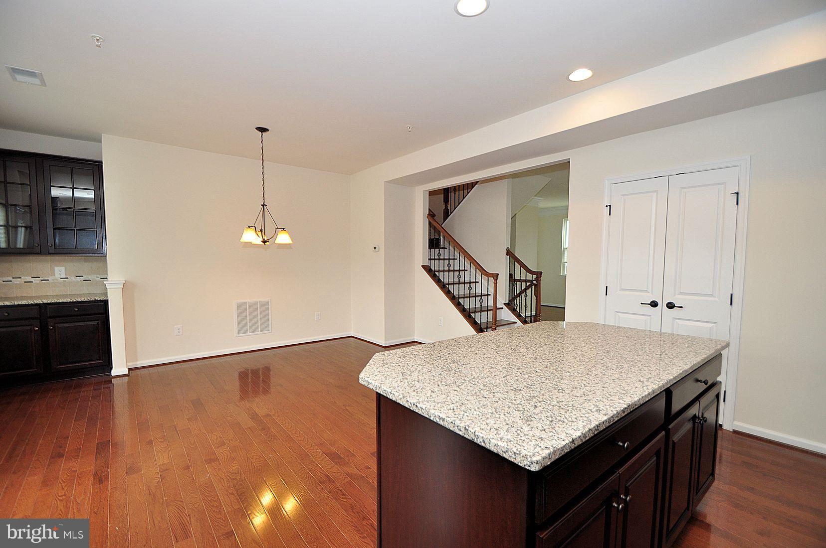 CREEKSIDE VILLAGE AT TANYARD SPRINGS - Residential Lease