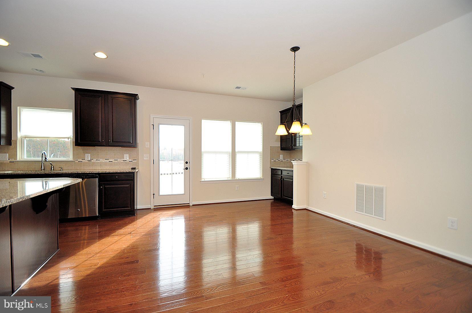 CREEKSIDE VILLAGE AT TANYARD SPRINGS - Residential Lease