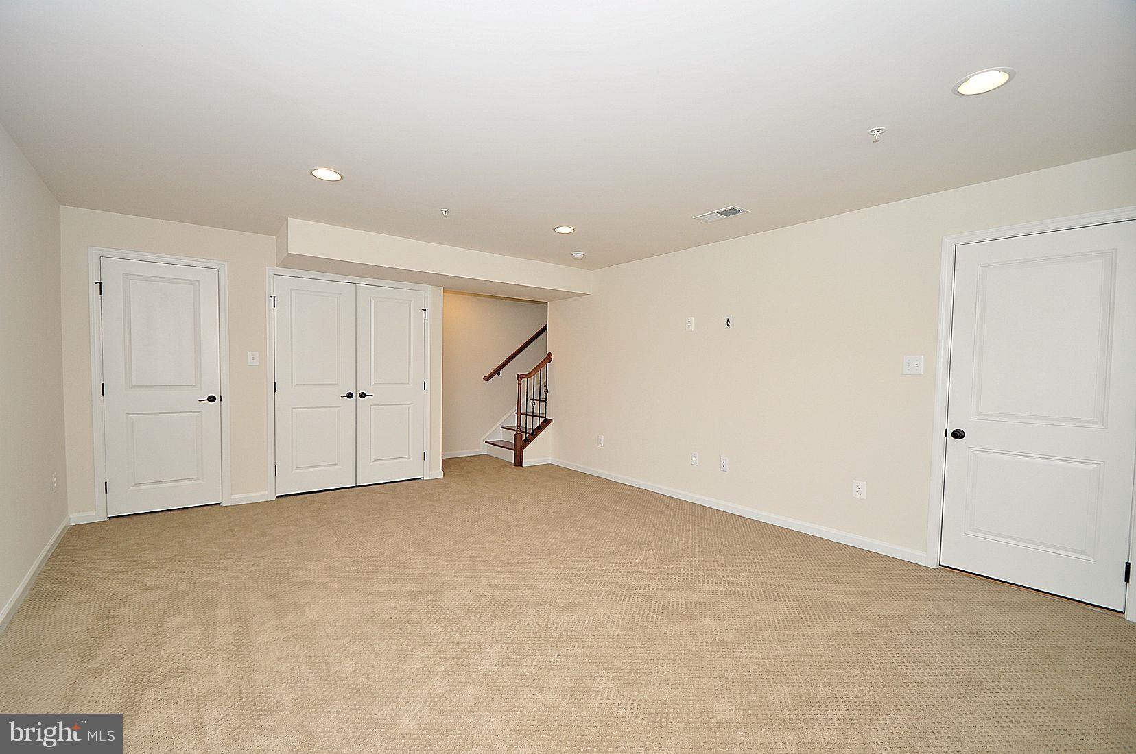 CREEKSIDE VILLAGE AT TANYARD SPRINGS - Residential Lease