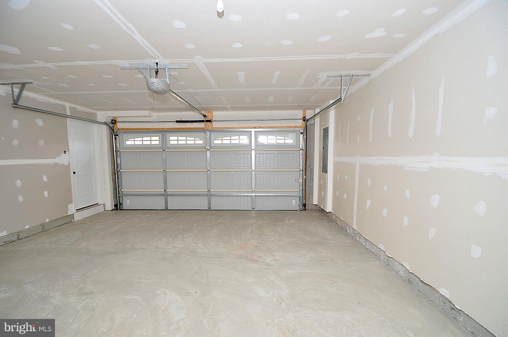 CREEKSIDE VILLAGE AT TANYARD SPRINGS - Residential Lease