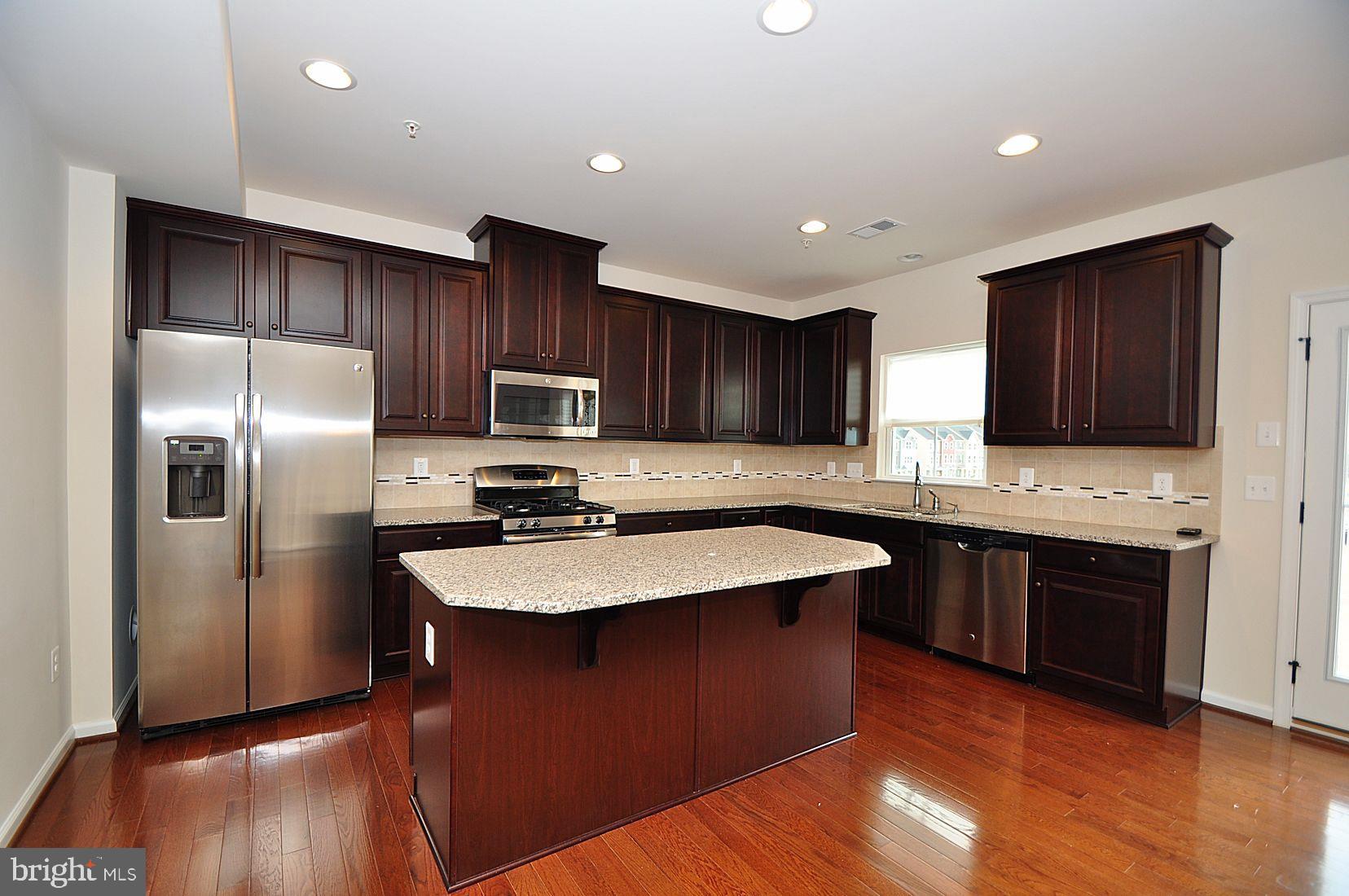 CREEKSIDE VILLAGE AT TANYARD SPRINGS - Residential Lease