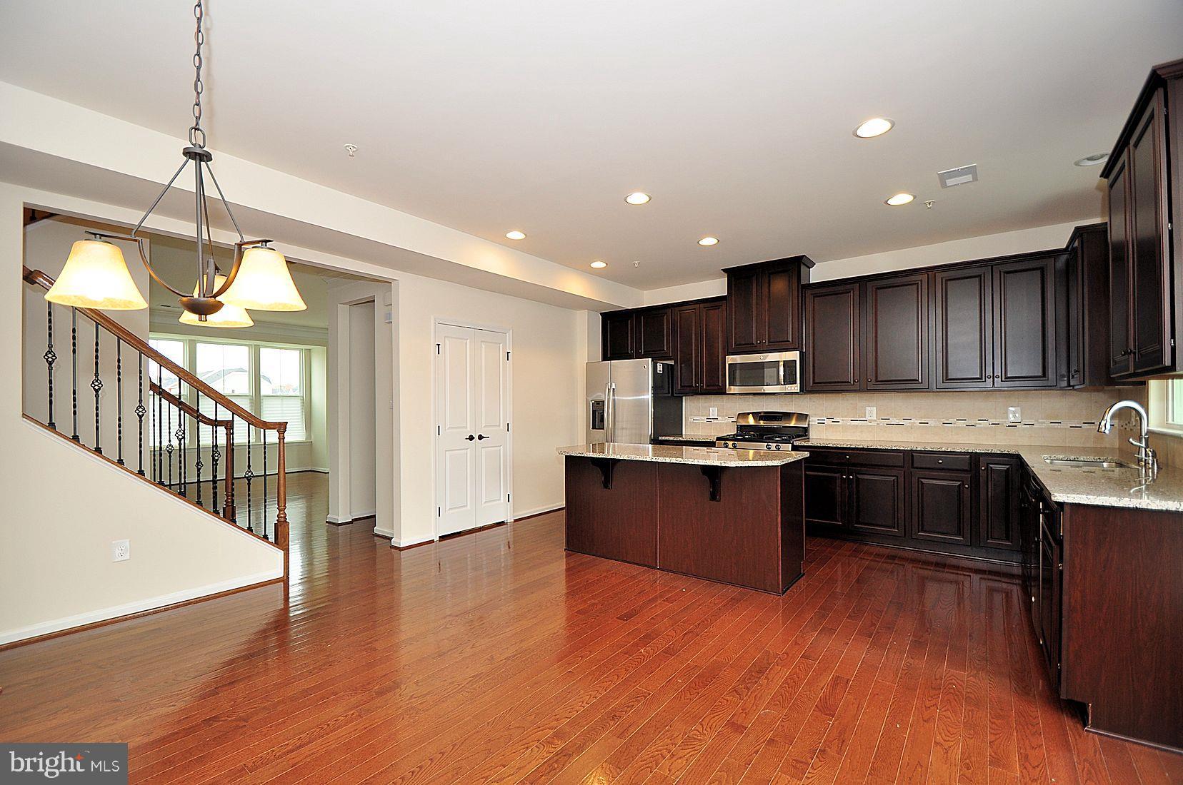 CREEKSIDE VILLAGE AT TANYARD SPRINGS - Residential Lease