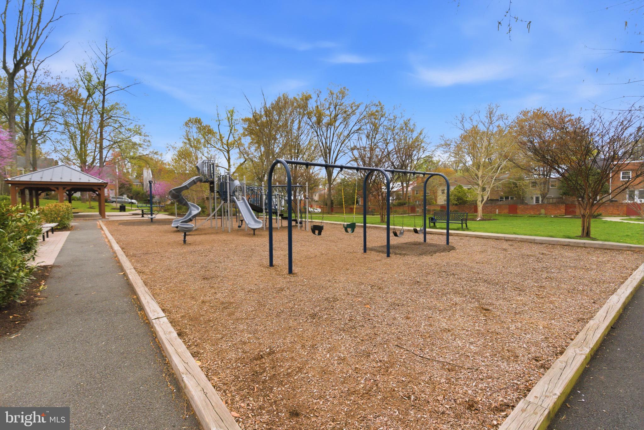 KINGS MANOR TOWNE HOUSES - Residential