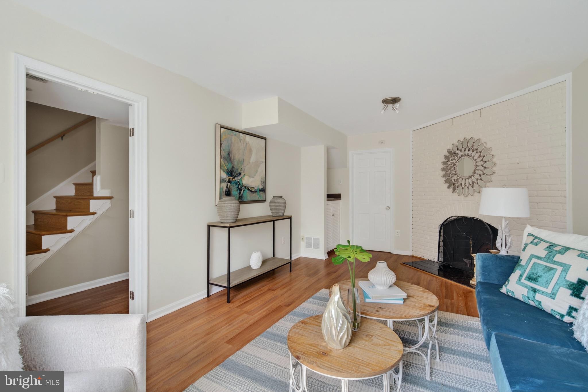 KINGS MANOR TOWNE HOUSES - Residential