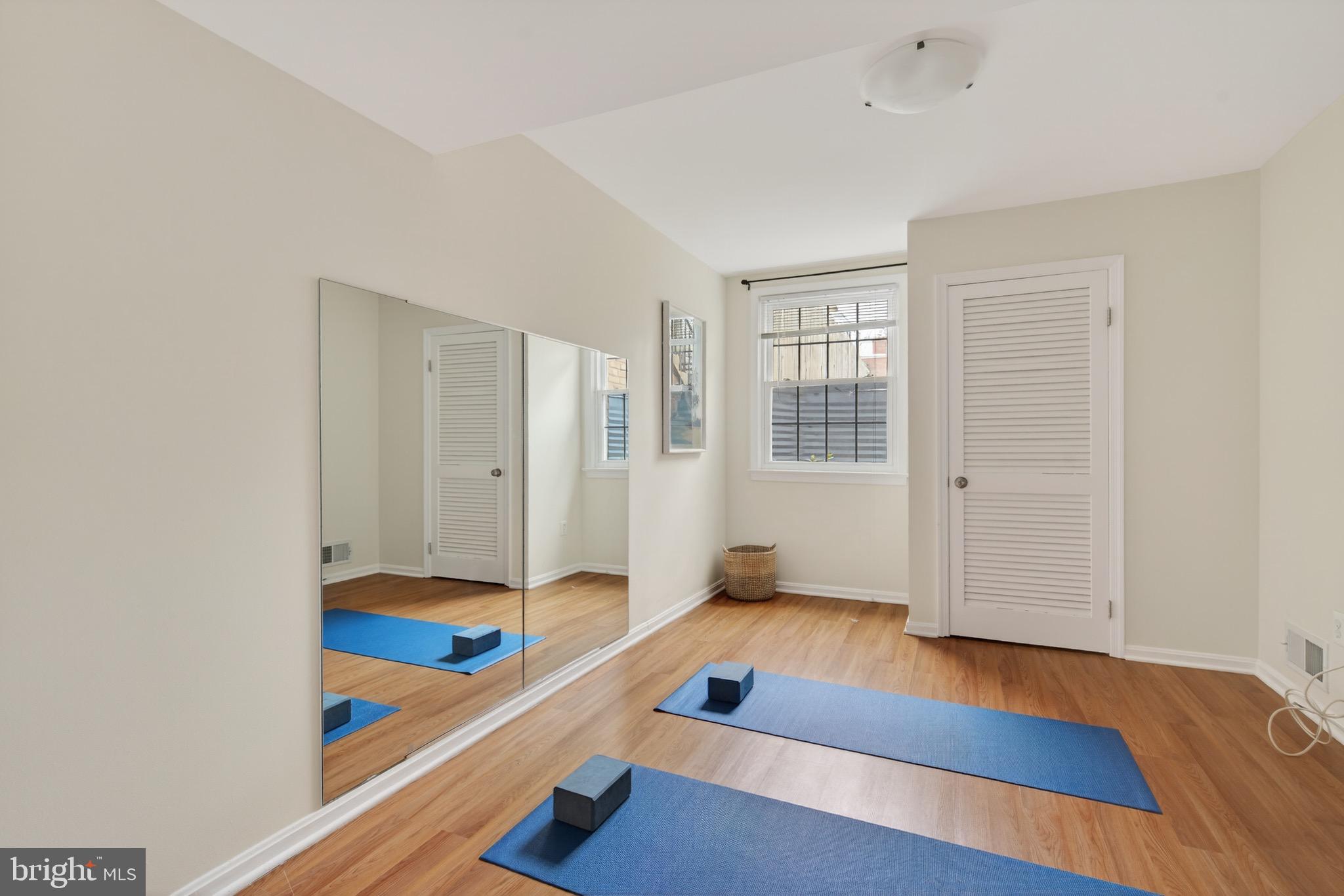 KINGS MANOR TOWNE HOUSES - Residential