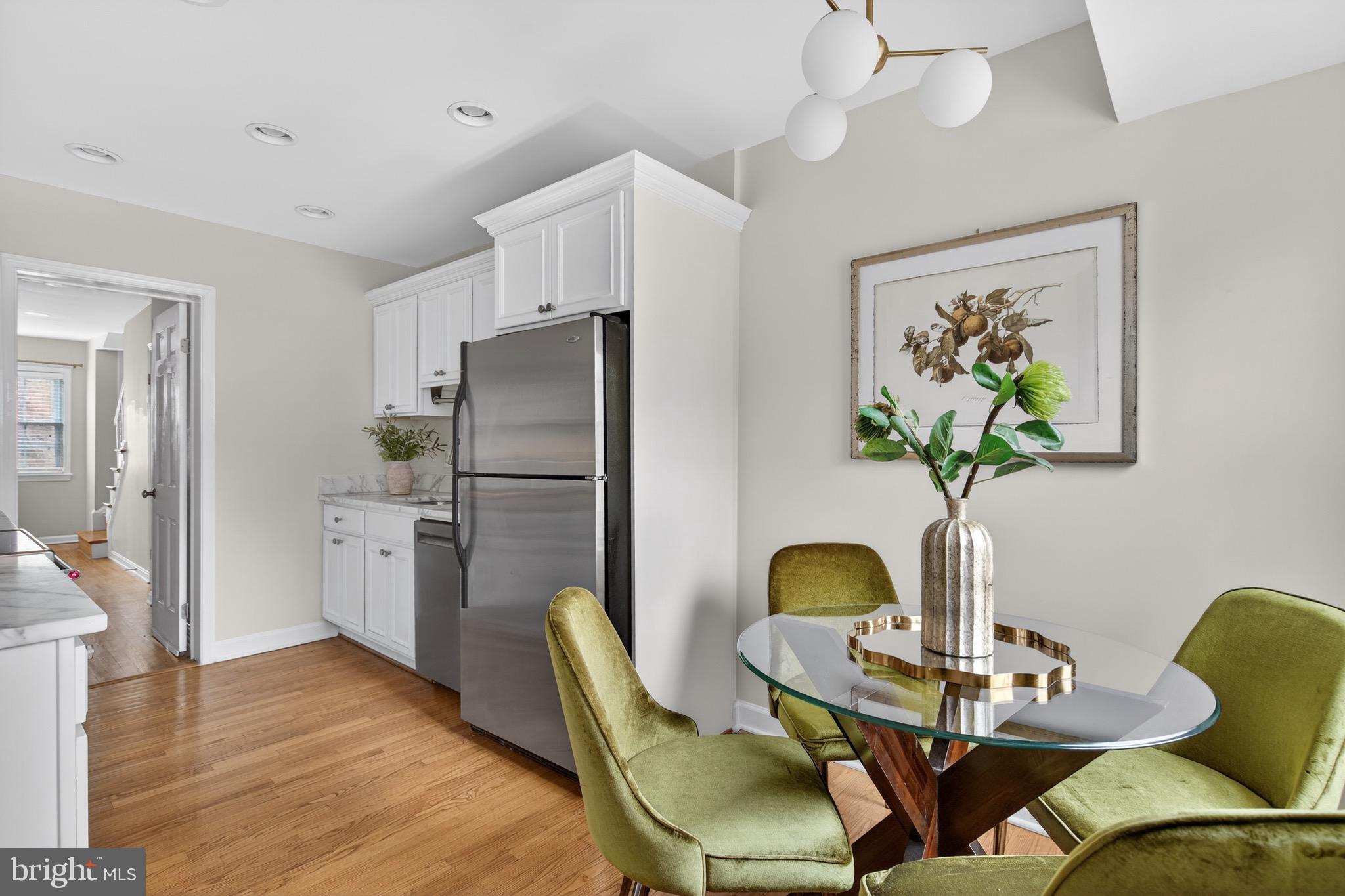 KINGS MANOR TOWNE HOUSES - Residential