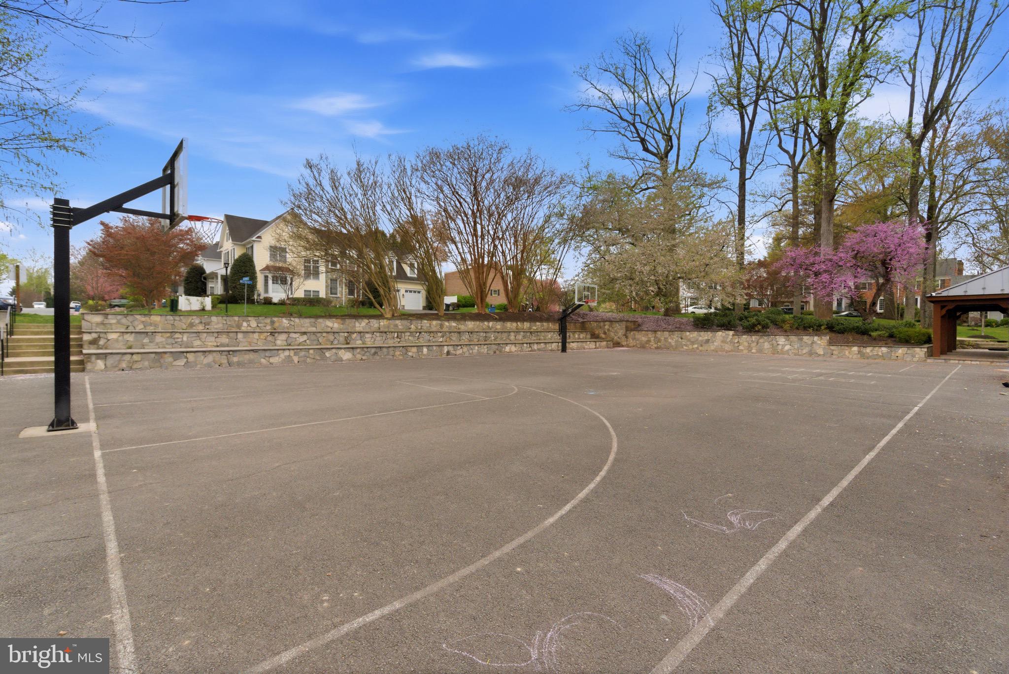 KINGS MANOR TOWNE HOUSES - Residential