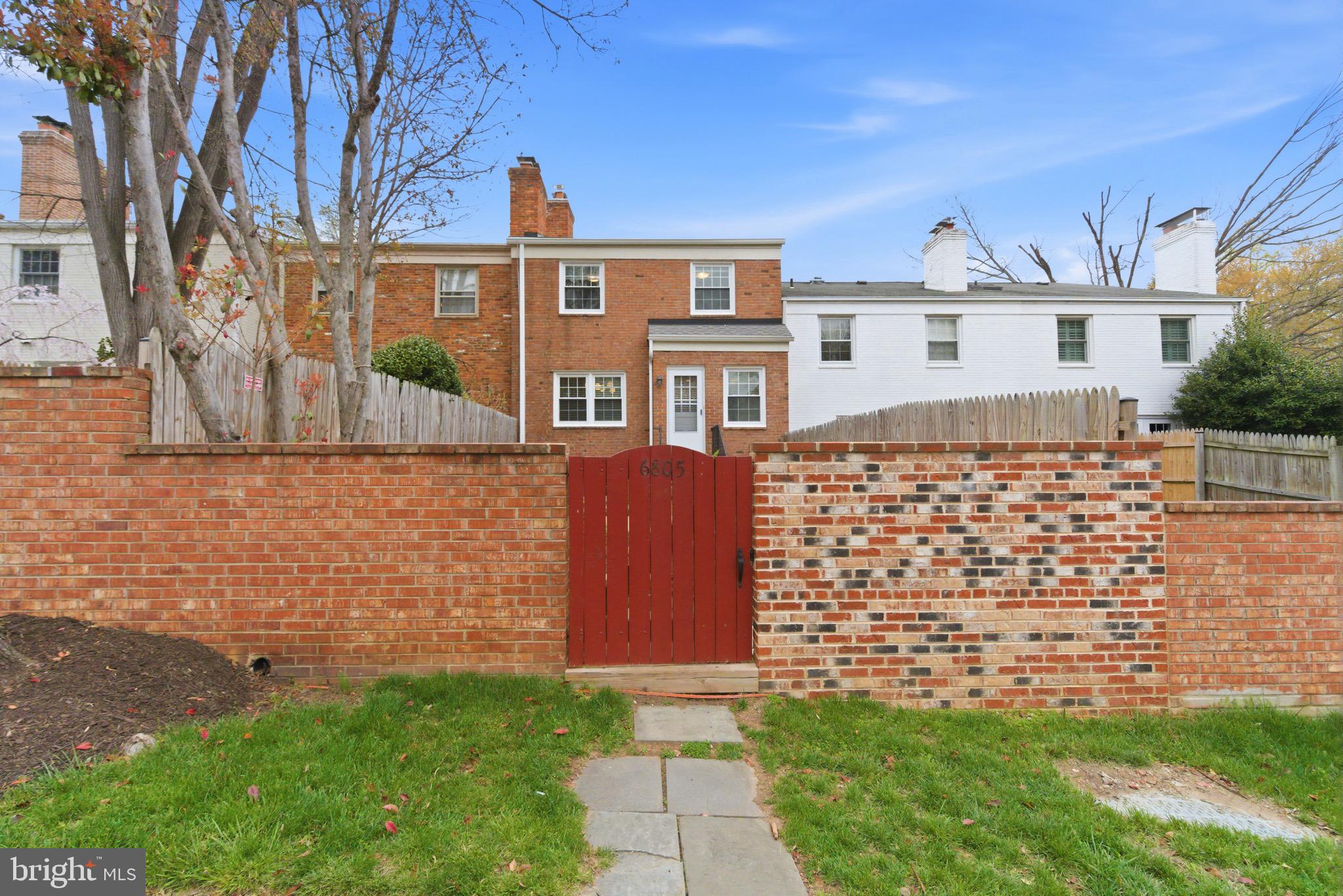 KINGS MANOR TOWNE HOUSES - Residential