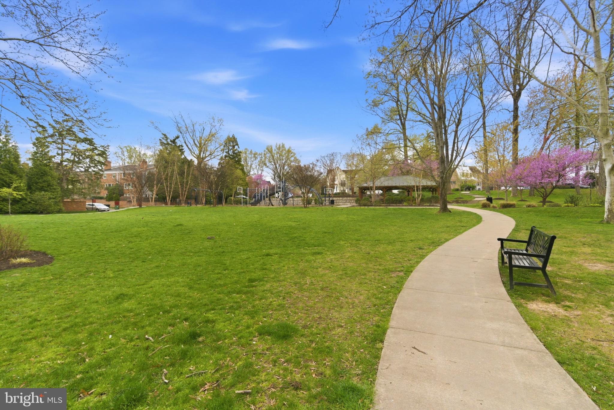 KINGS MANOR TOWNE HOUSES - Residential