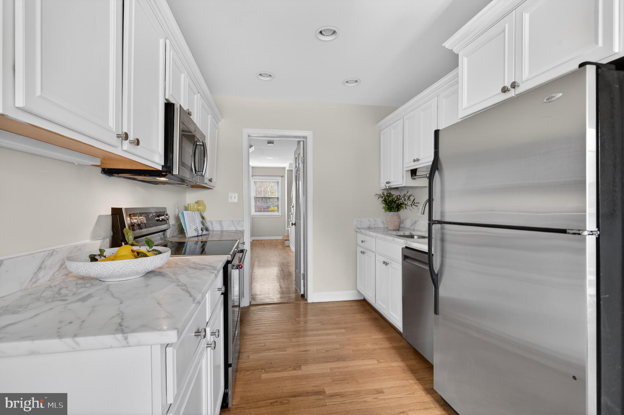 KINGS MANOR TOWNE HOUSES - Residential