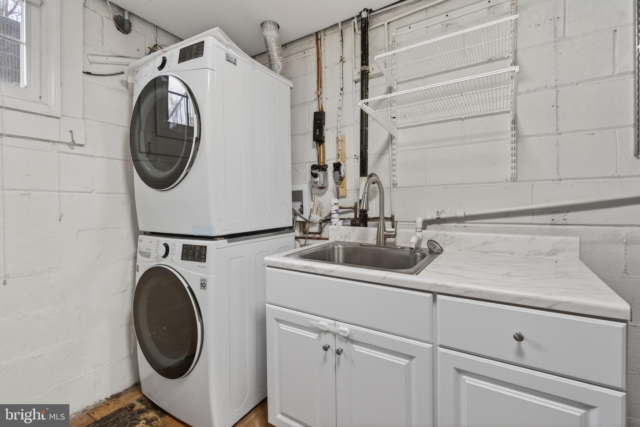 KINGS MANOR TOWNE HOUSES - Residential