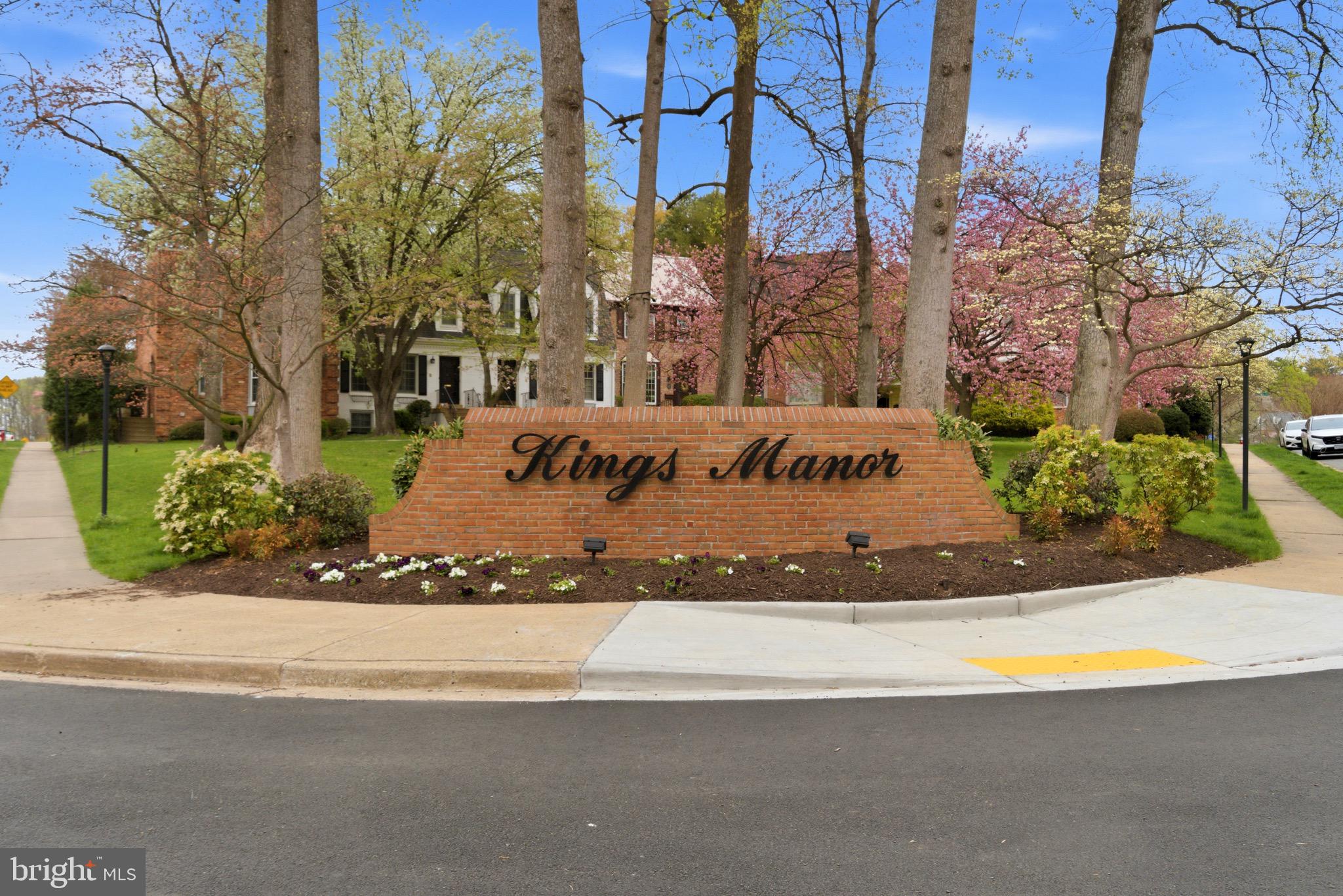 KINGS MANOR TOWNE HOUSES - Residential