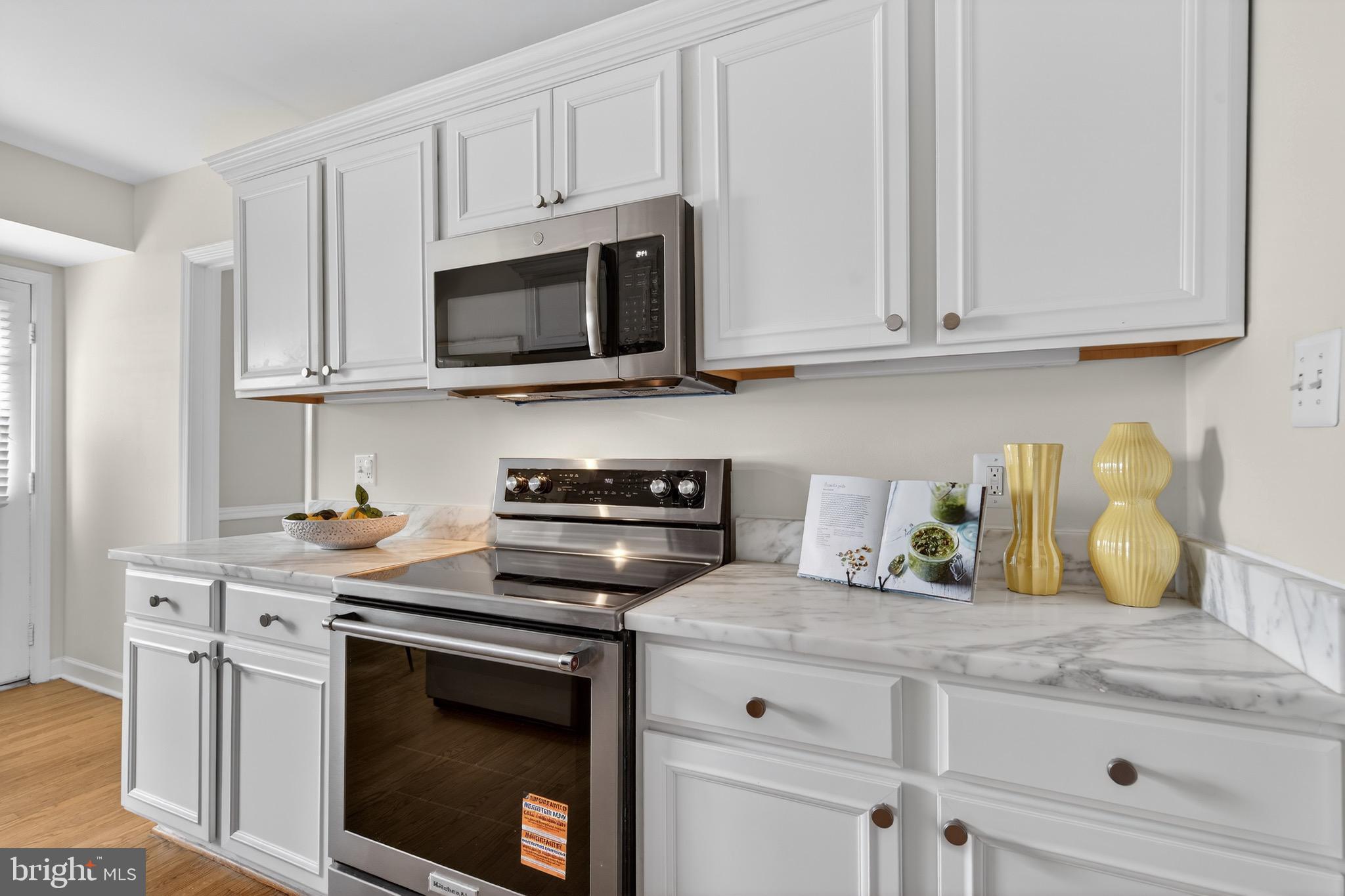 KINGS MANOR TOWNE HOUSES - Residential