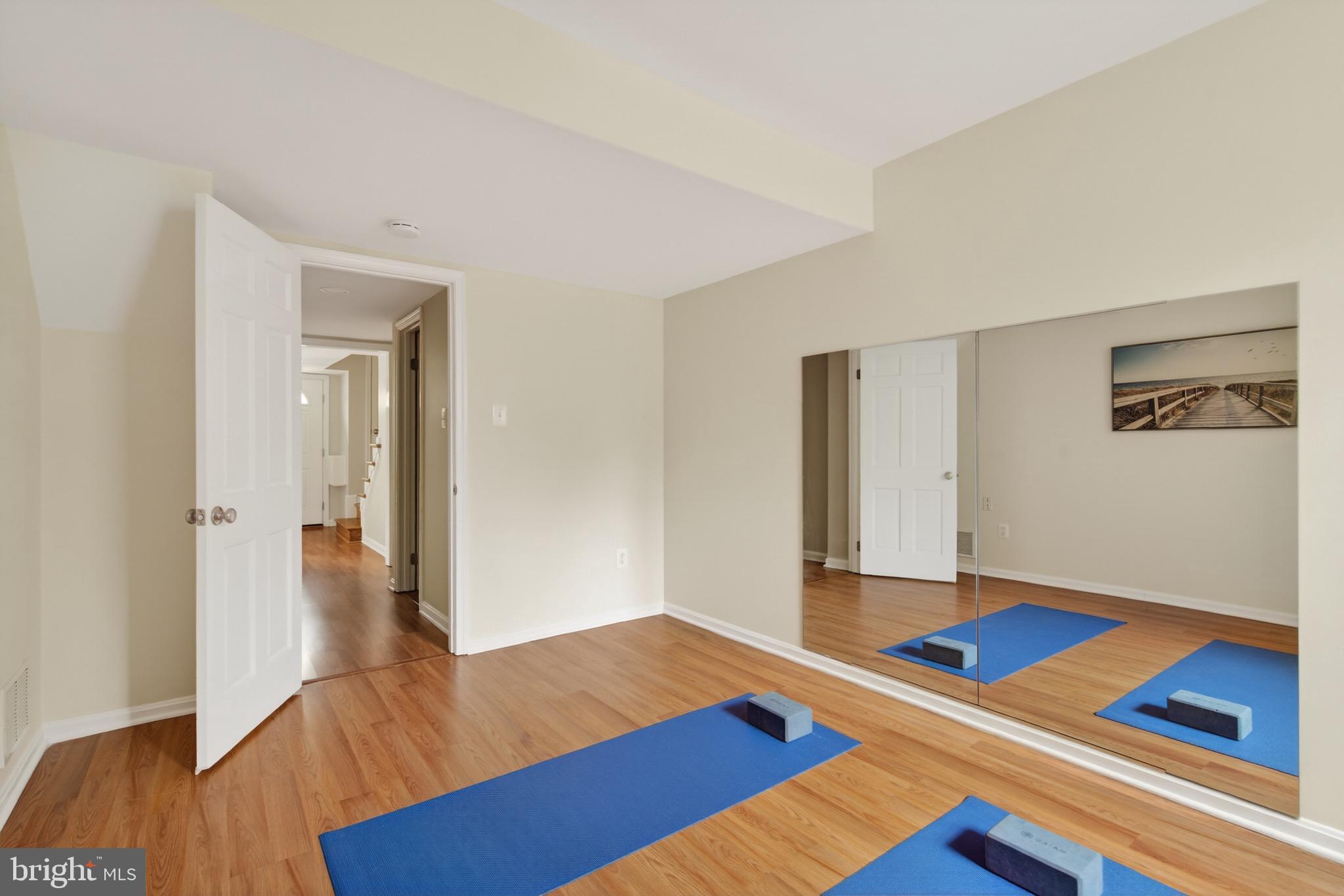 KINGS MANOR TOWNE HOUSES - Residential