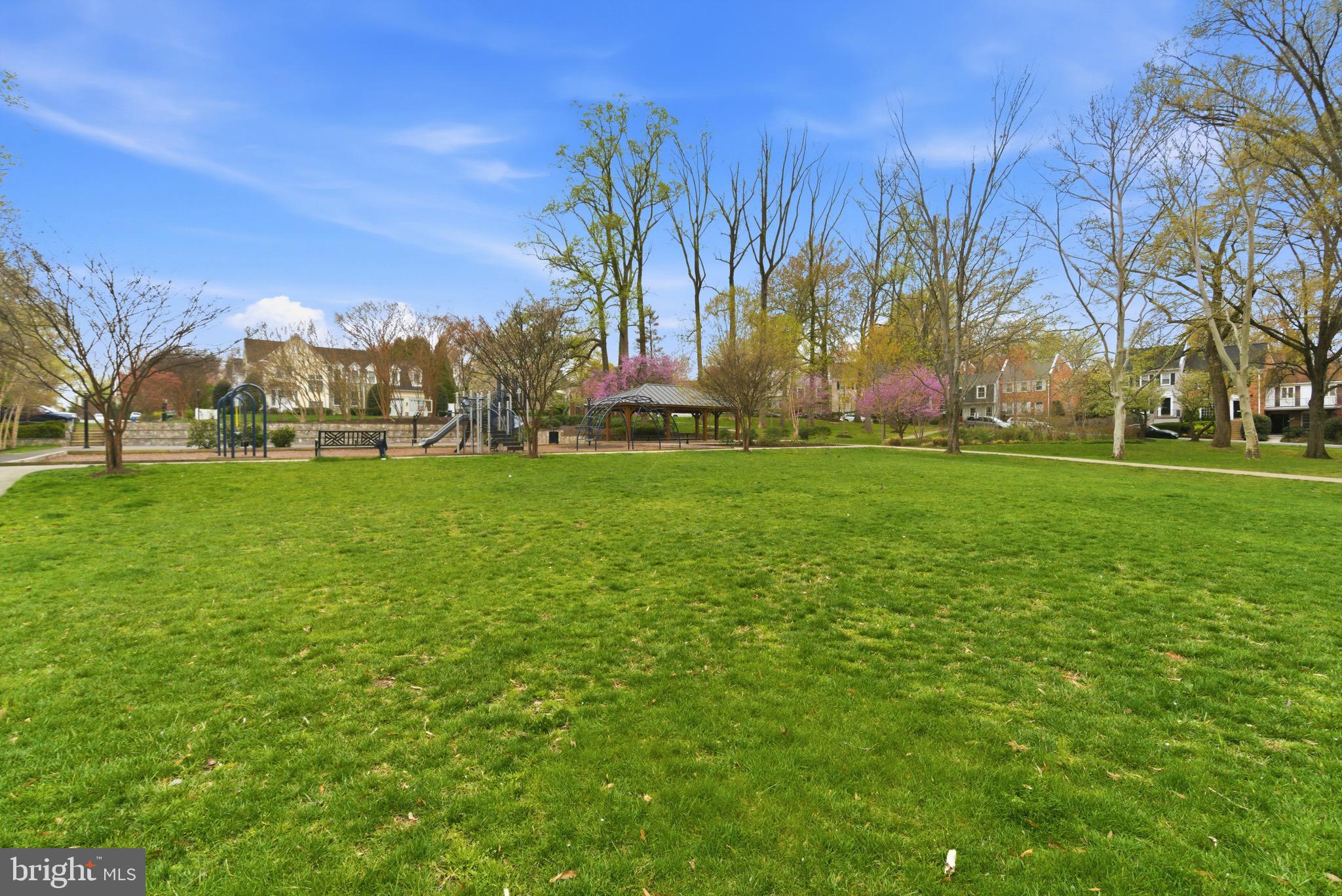 KINGS MANOR TOWNE HOUSES - Residential