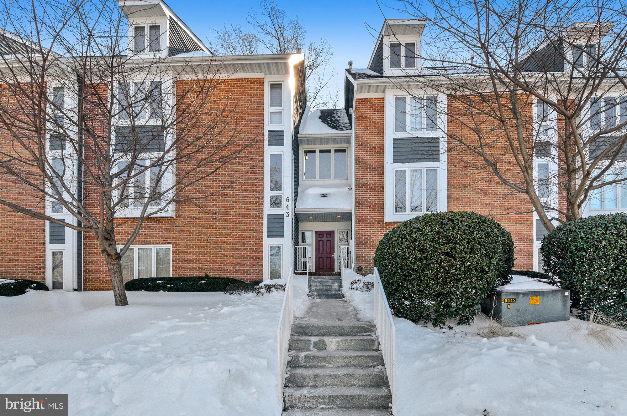 FAIRWAYS BAY HILLS CONDOMINIUMS - Residential