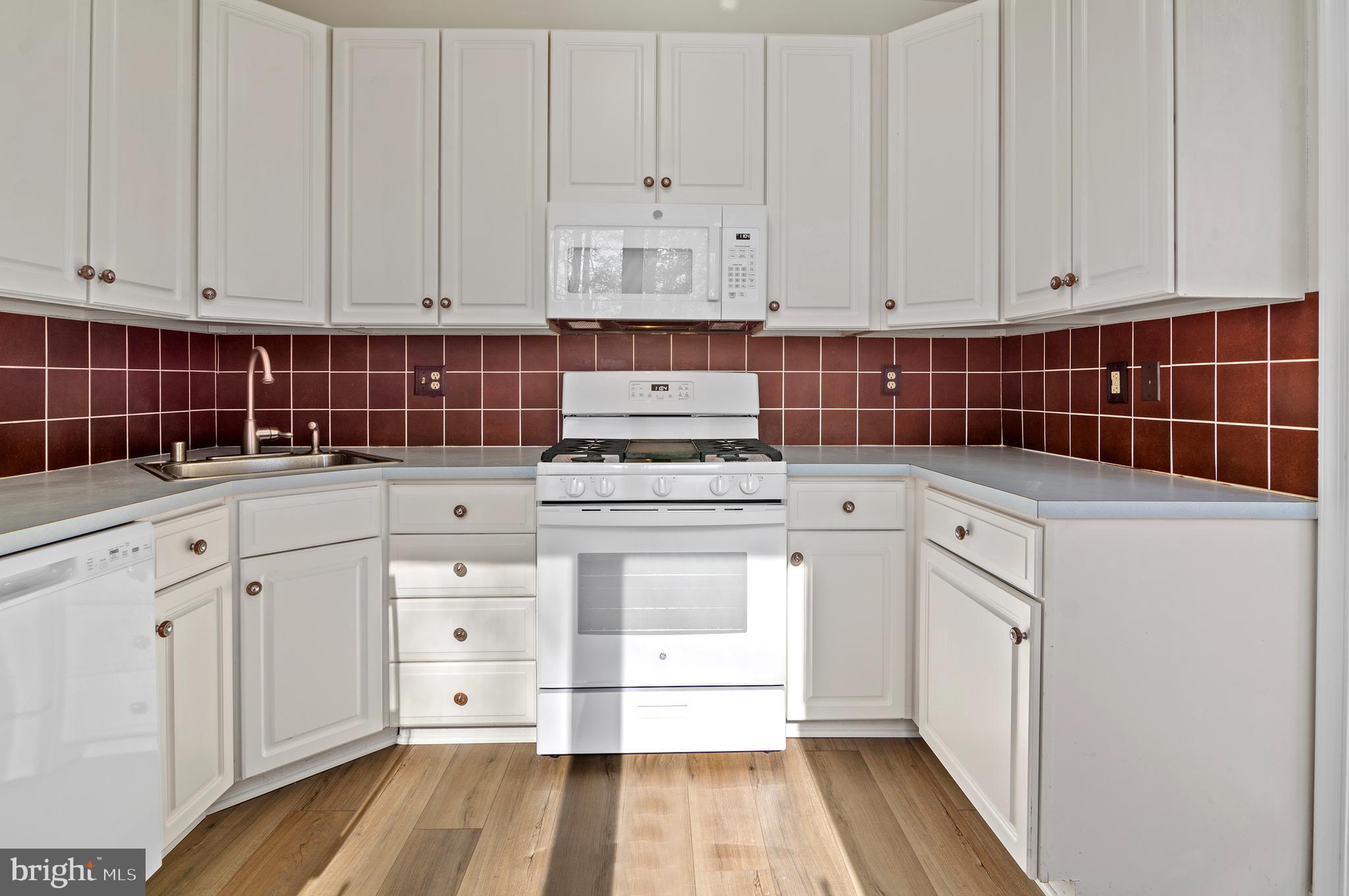 FAIRWAYS BAY HILLS CONDOMINIUMS - Residential