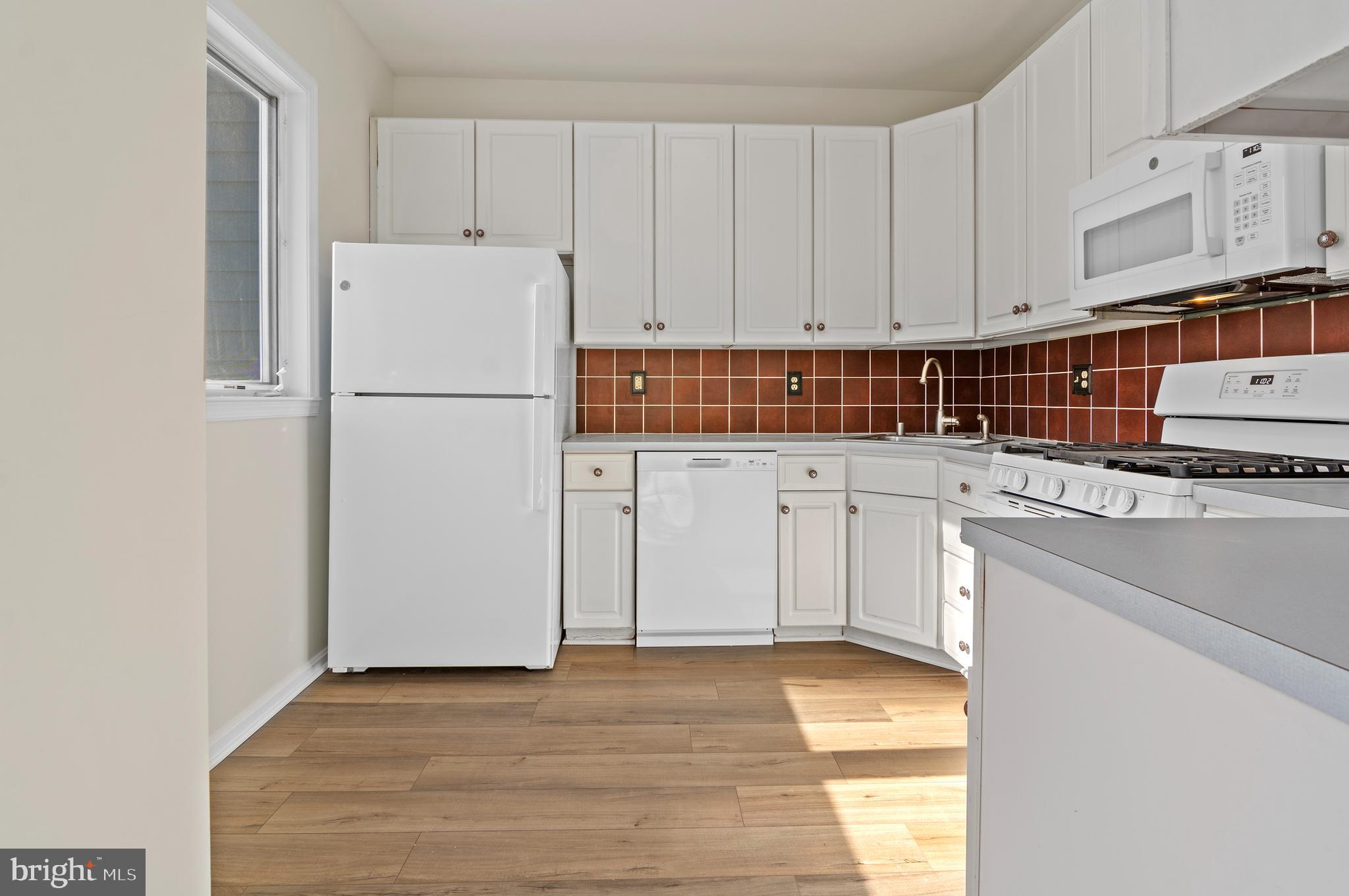 FAIRWAYS BAY HILLS CONDOMINIUMS - Residential