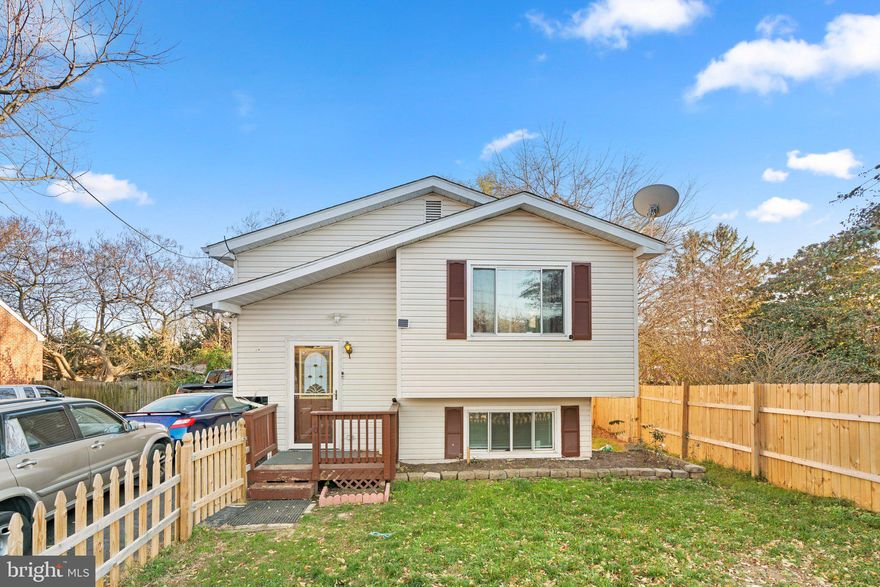 Welcome Home! Tastefully updated single family home featuring 4BR|2BA in a desirable community. 
Fully finished walkout basement with endless possibilities. Make this beautiful property your home just in time for the holidays. Must See!