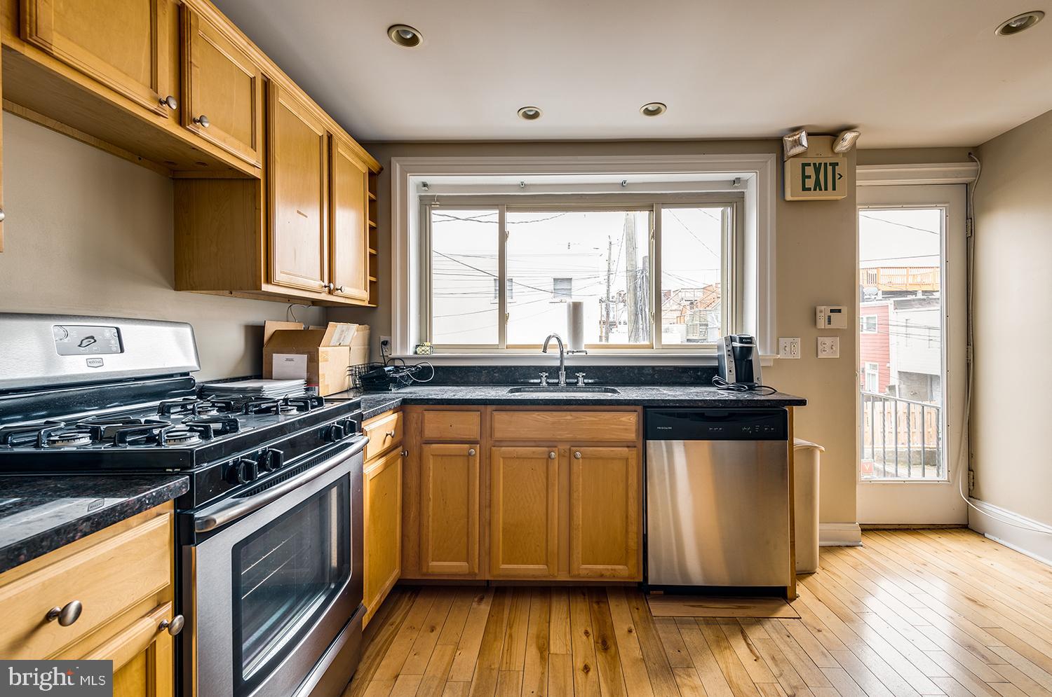 CANTON - Commercial Sale