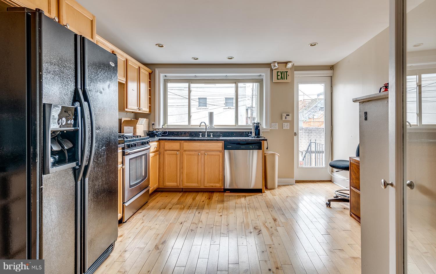 CANTON - Commercial Sale