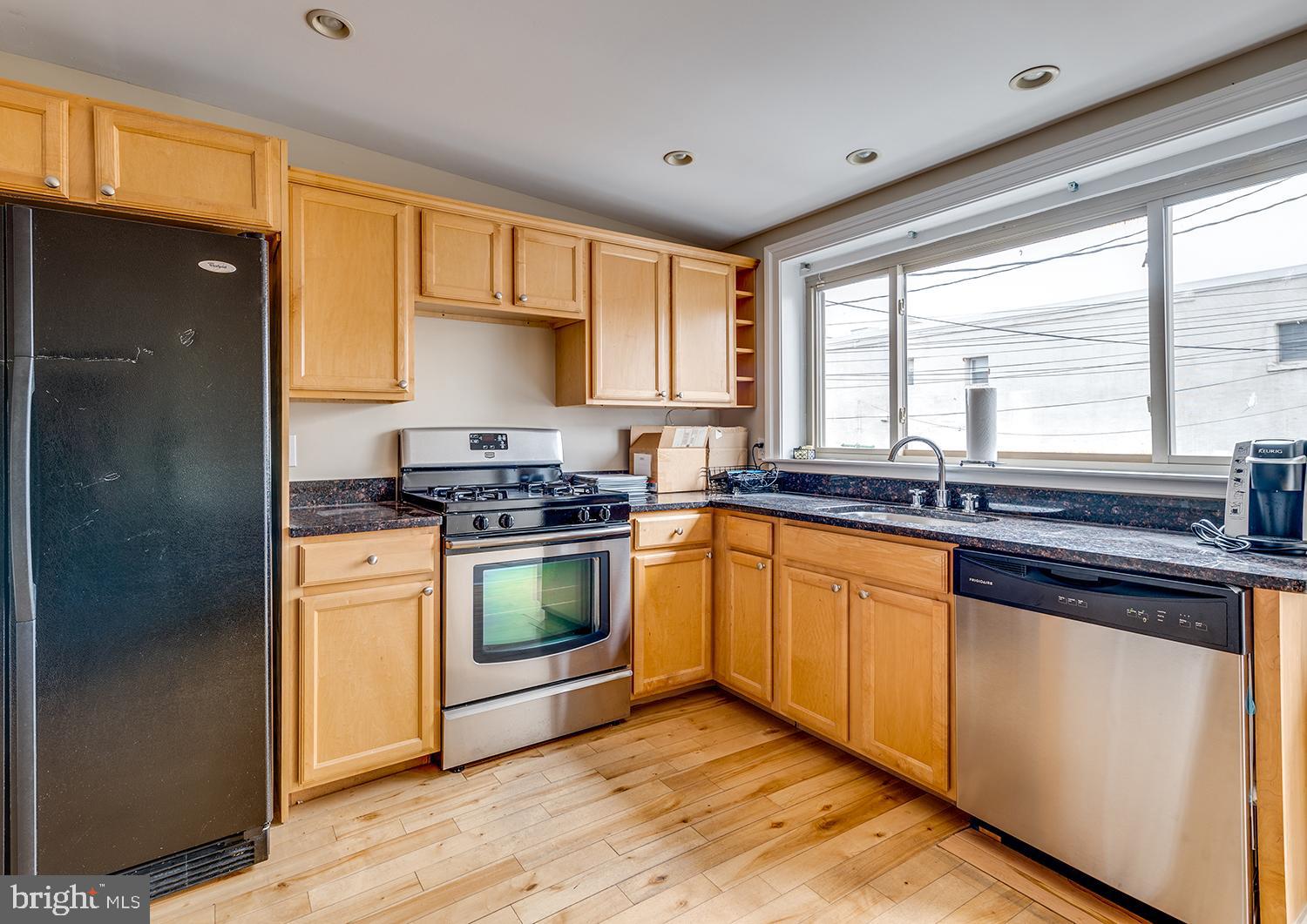 CANTON - Commercial Sale