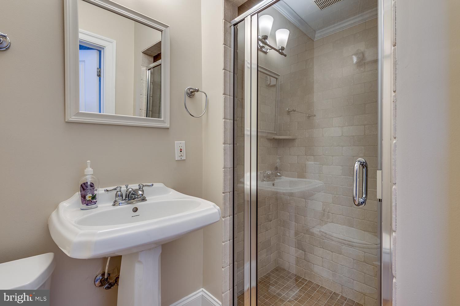 CANTON - Commercial Sale