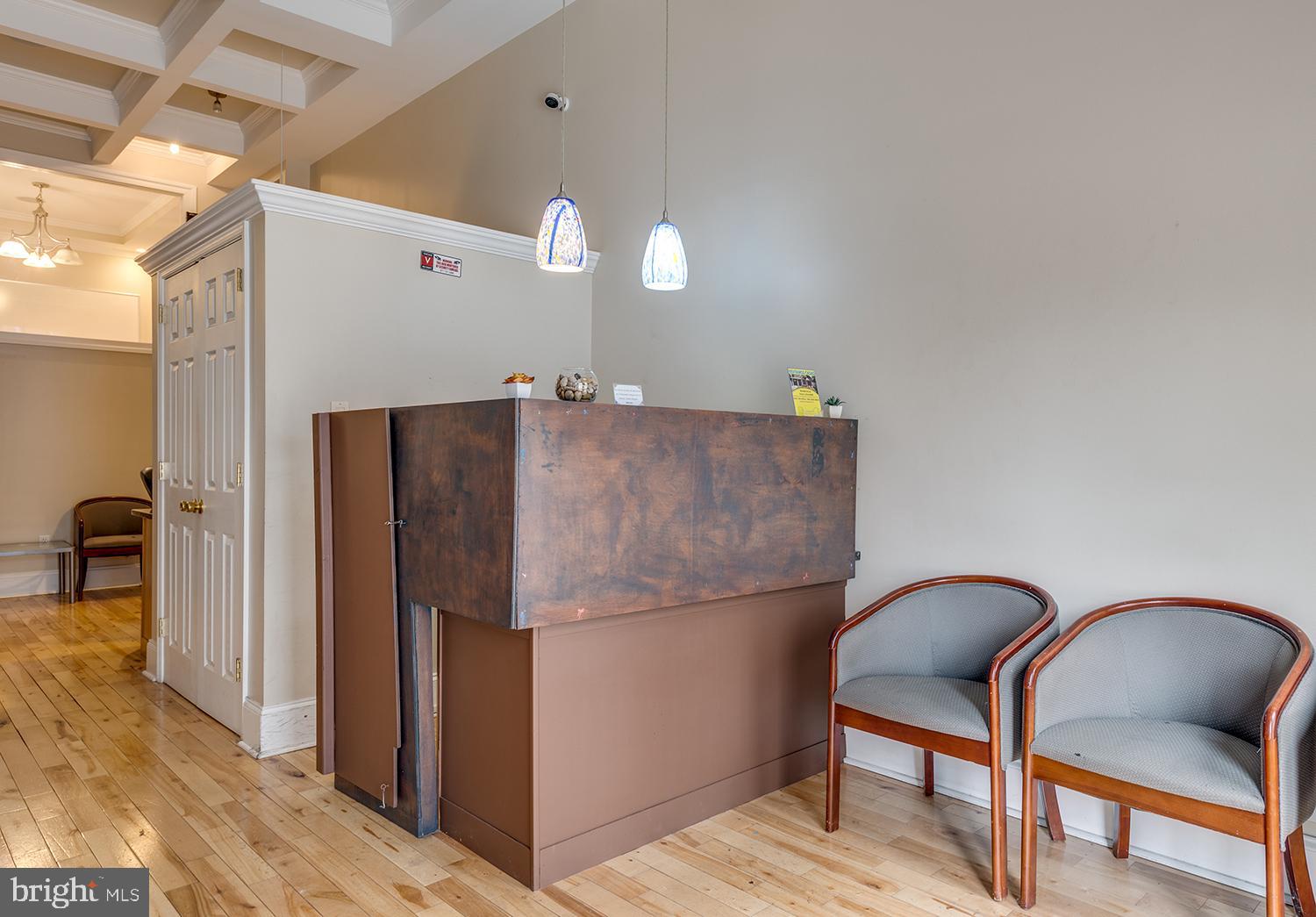 CANTON - Commercial Sale