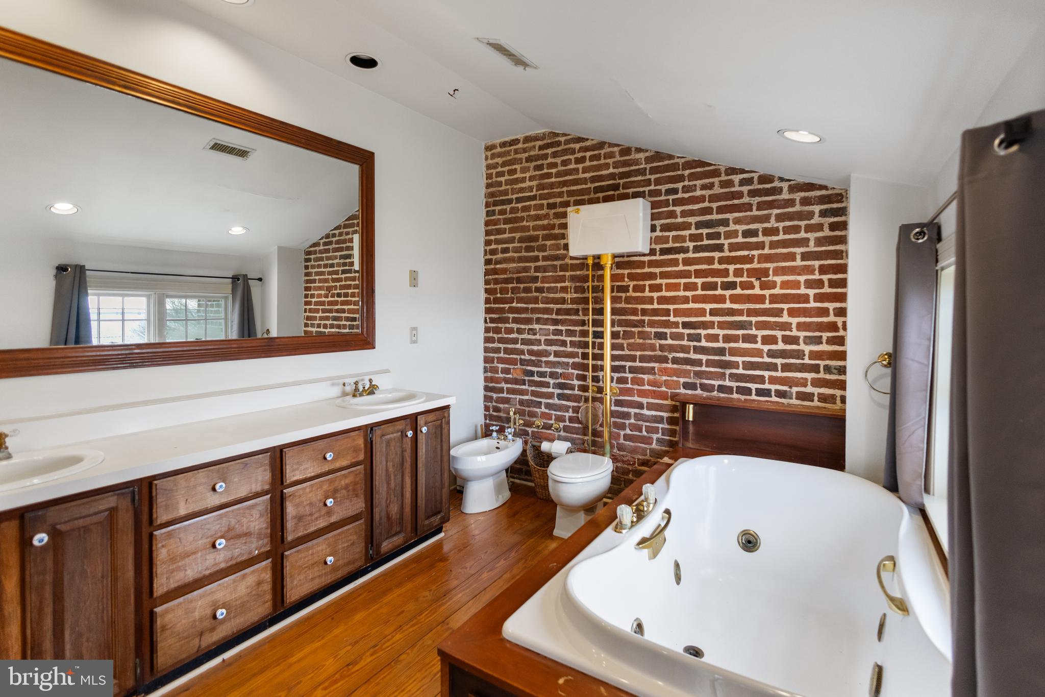 WOLF FARM - Residential