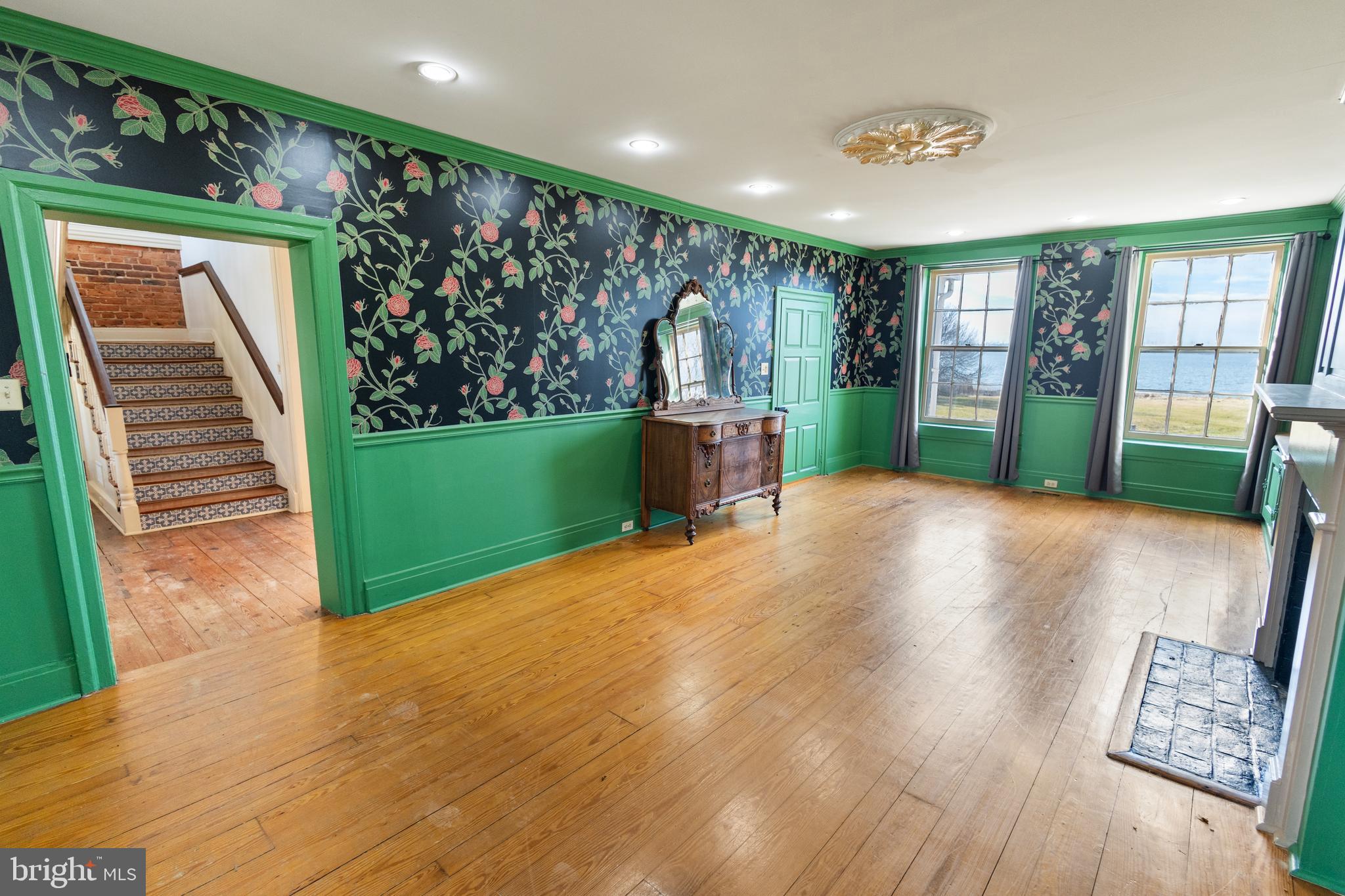 WOLF FARM - Residential