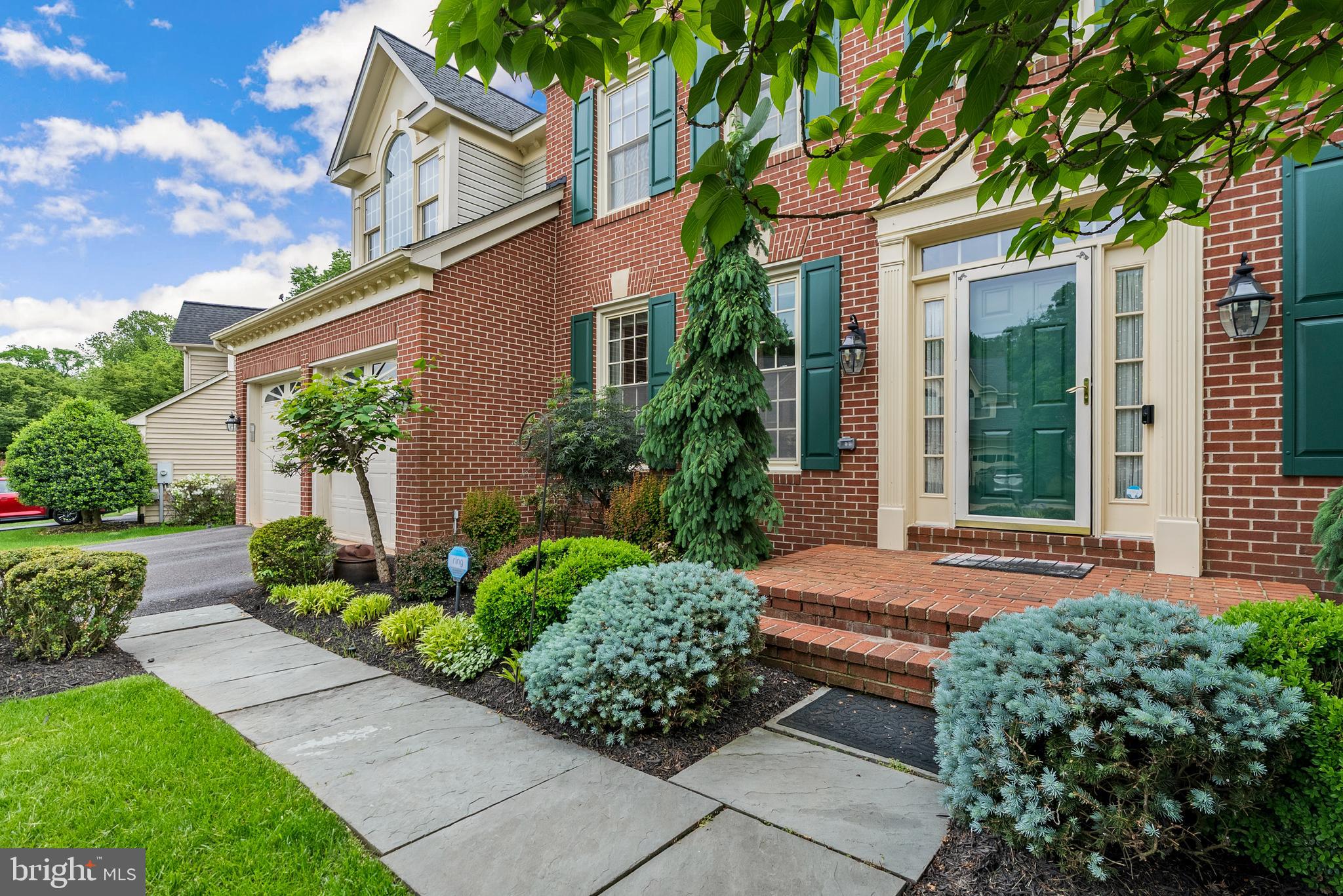 4 YELLOW PLUM COURT