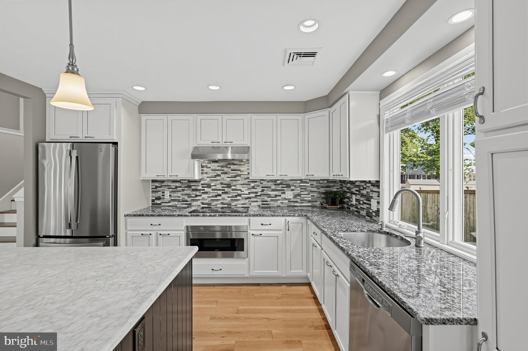 208 OAKLAND PLACE