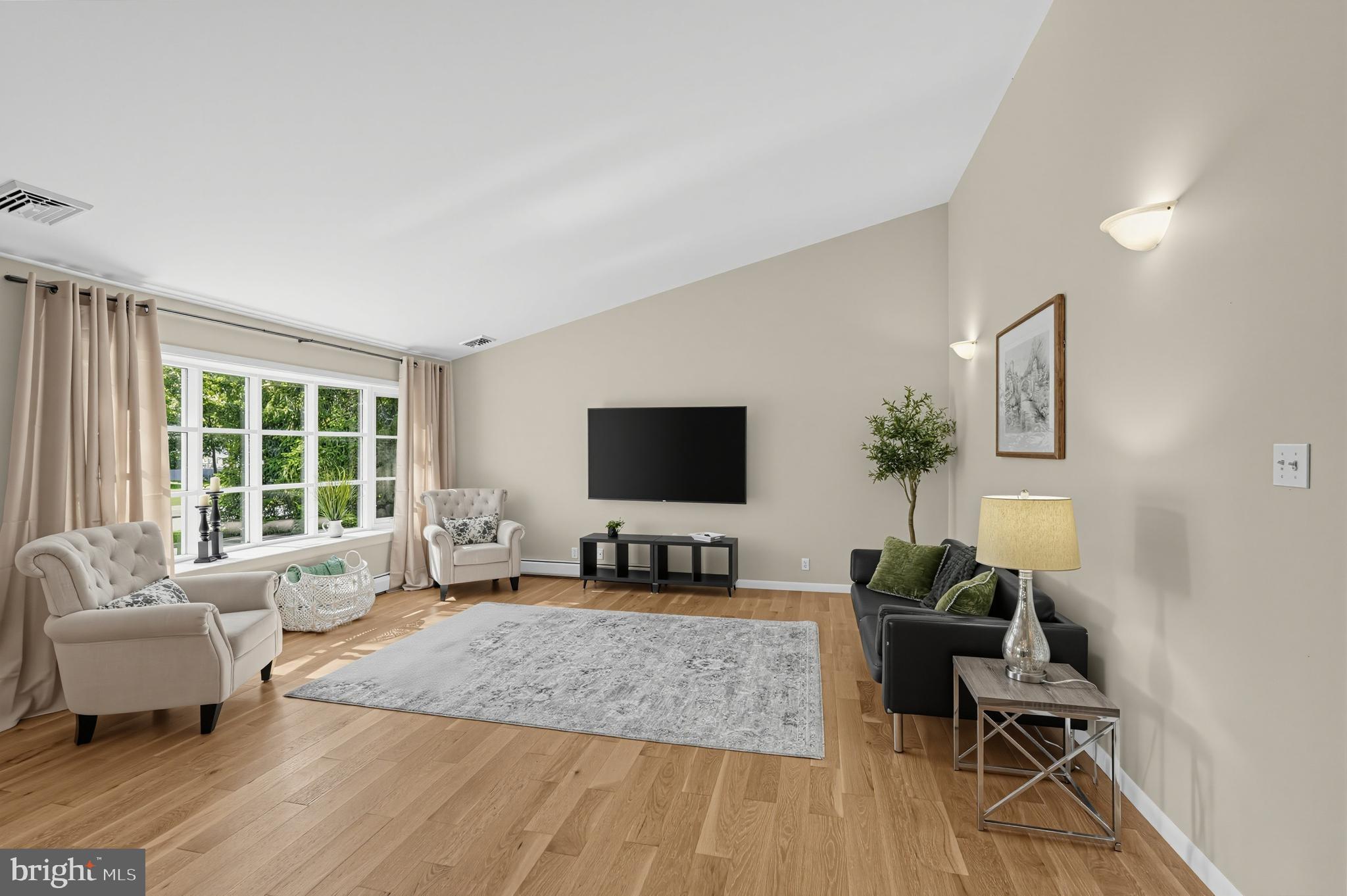 208 OAKLAND PLACE