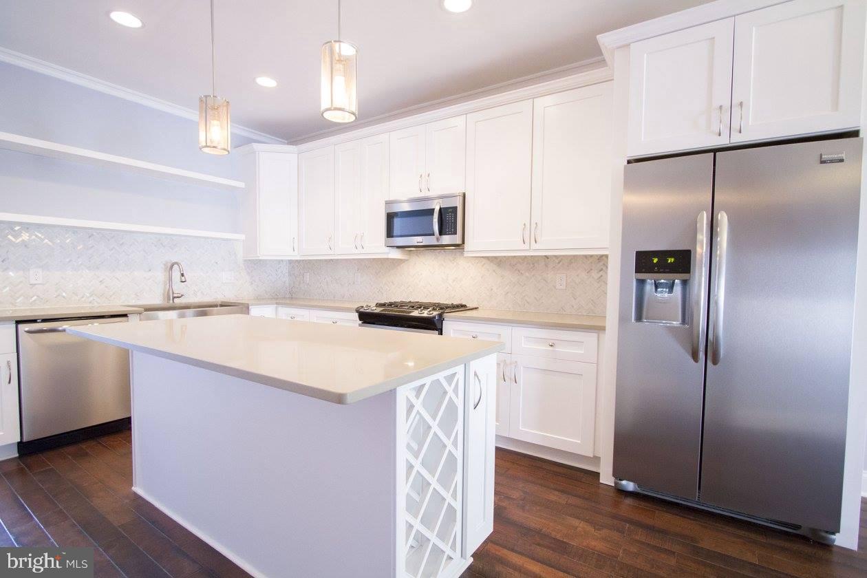 HIGHLANDTOWN - Residential