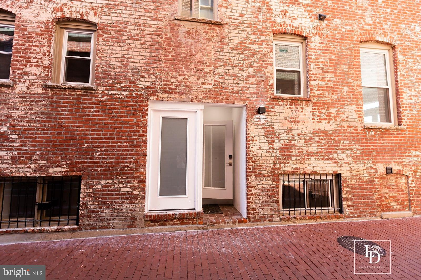 631 CONSTITUTION AVENUE NE