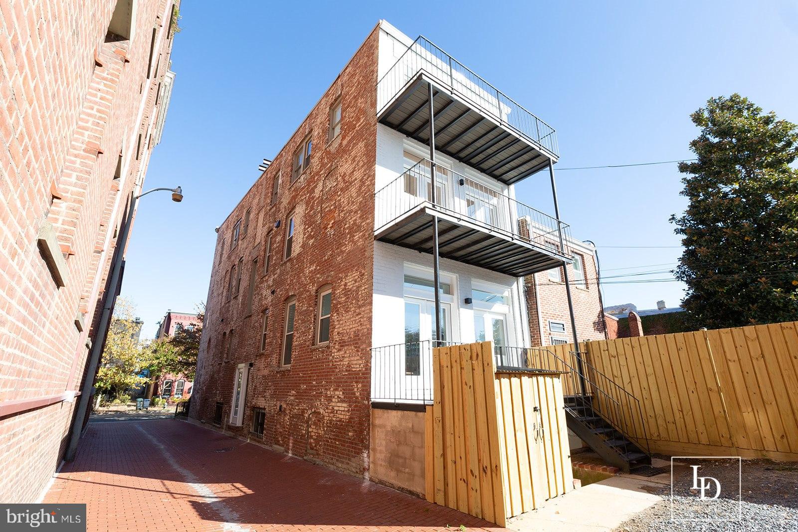 631 CONSTITUTION AVENUE NE