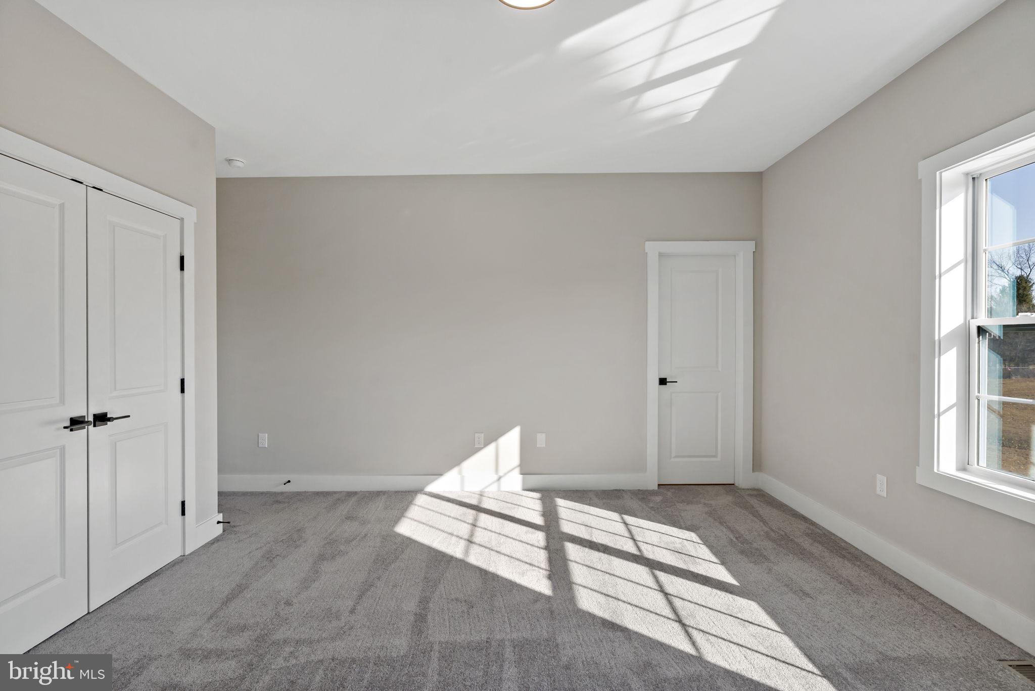 OAK TREE EAST - Residential