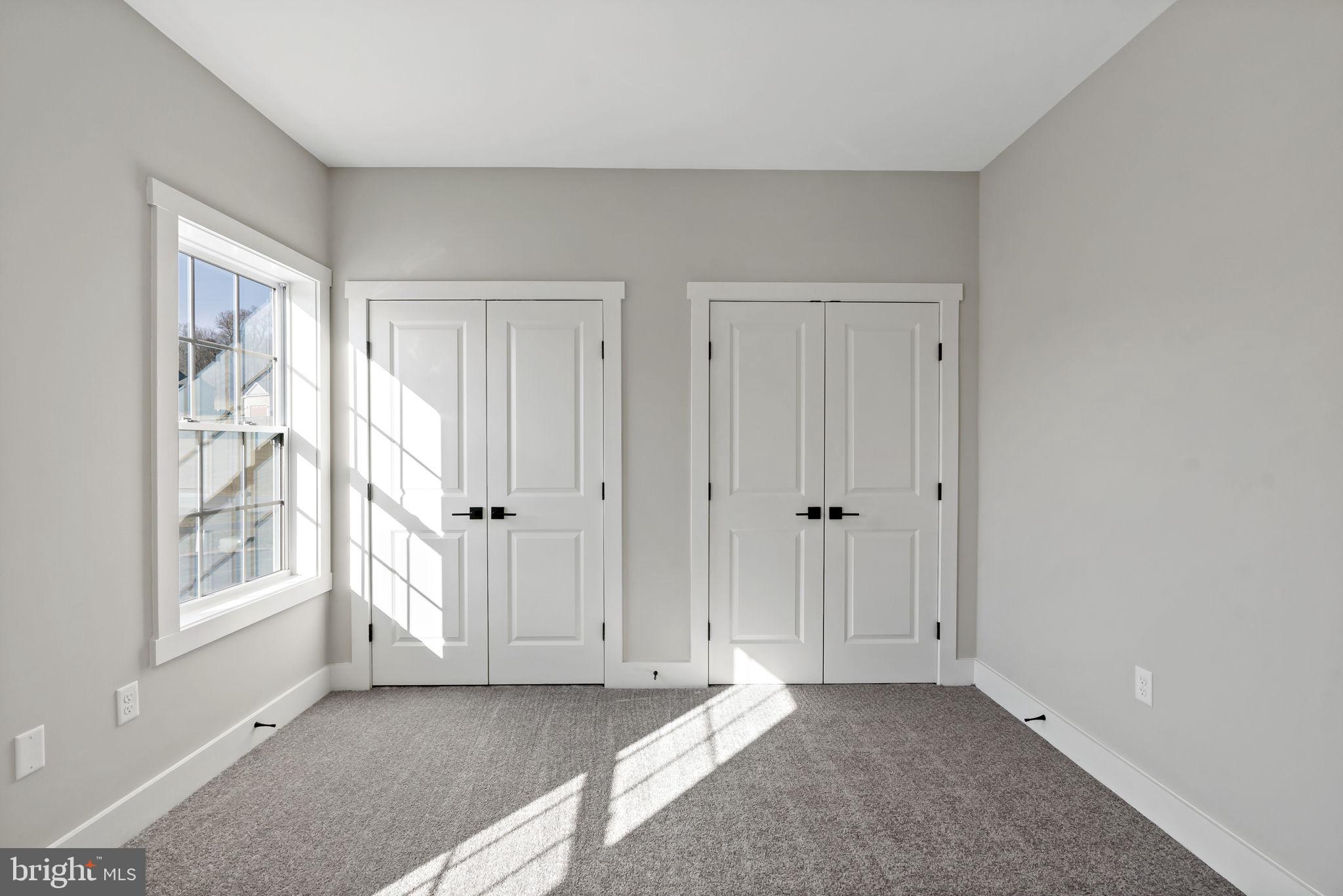 OAK TREE EAST - Residential