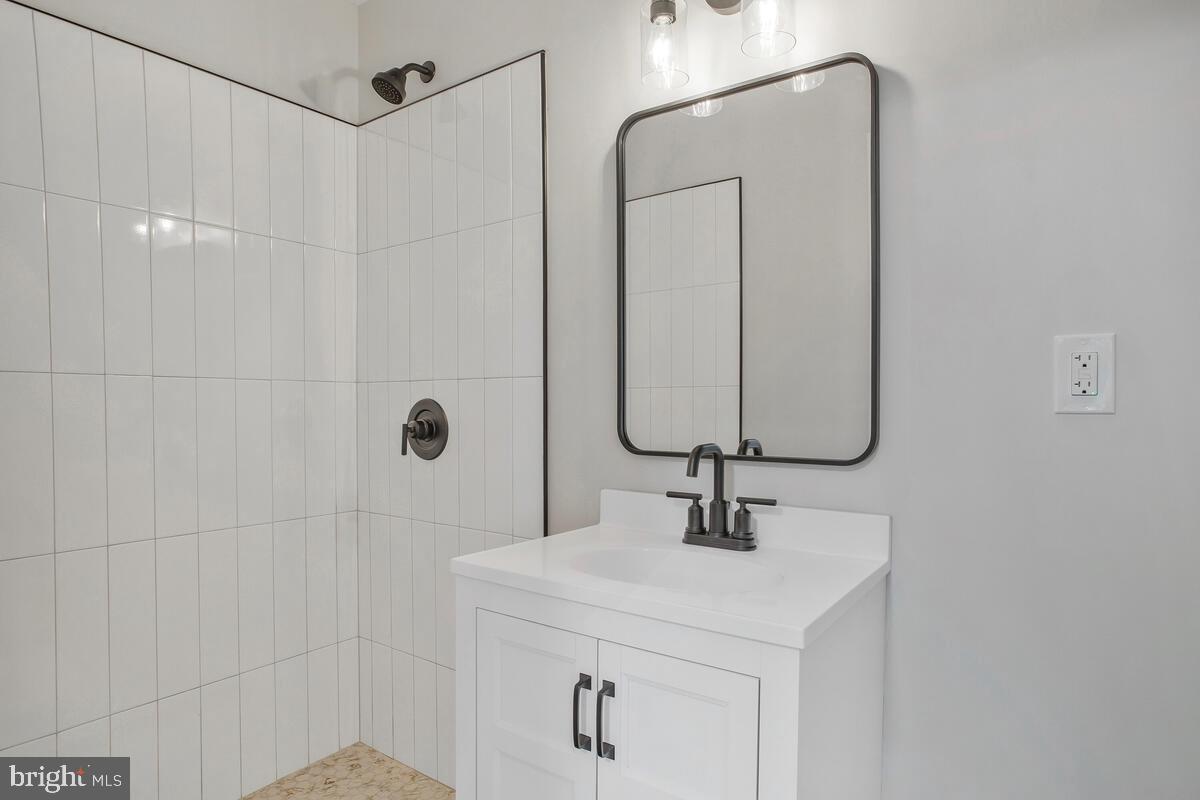 BAHAMA BEACH - Residential