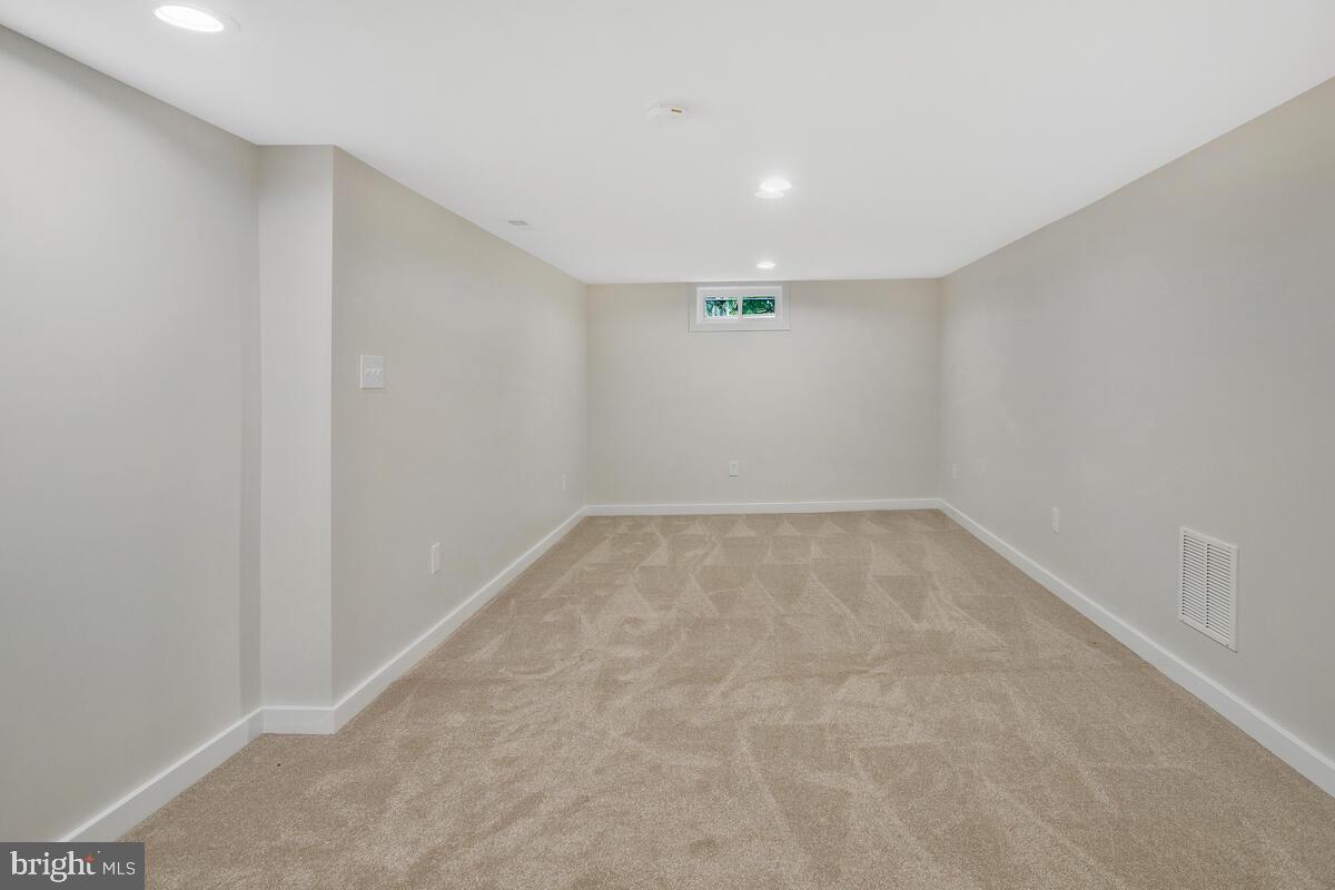 BAHAMA BEACH - Residential