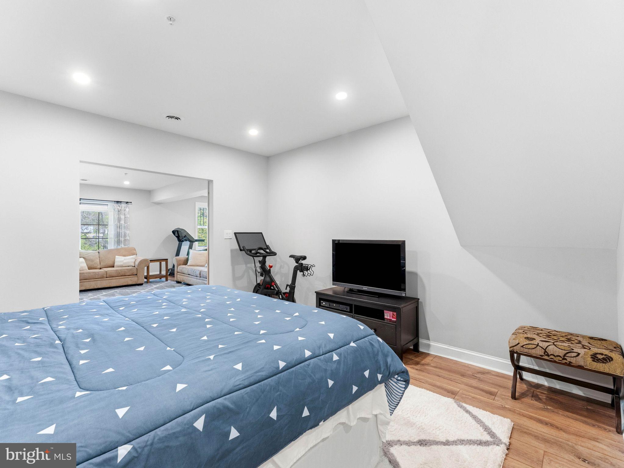 BROOKFIELD - Residential