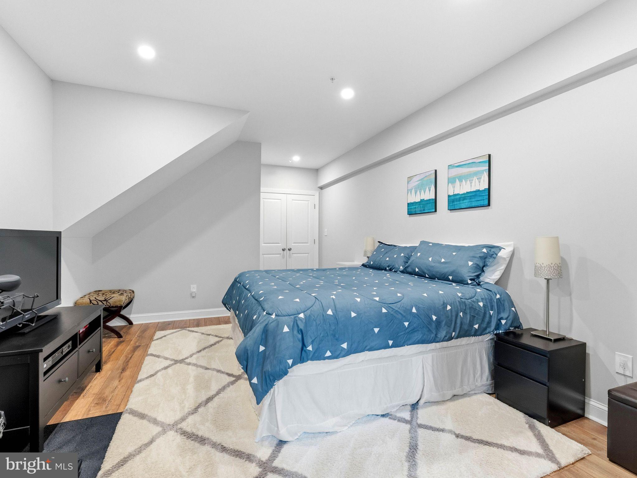 BROOKFIELD - Residential