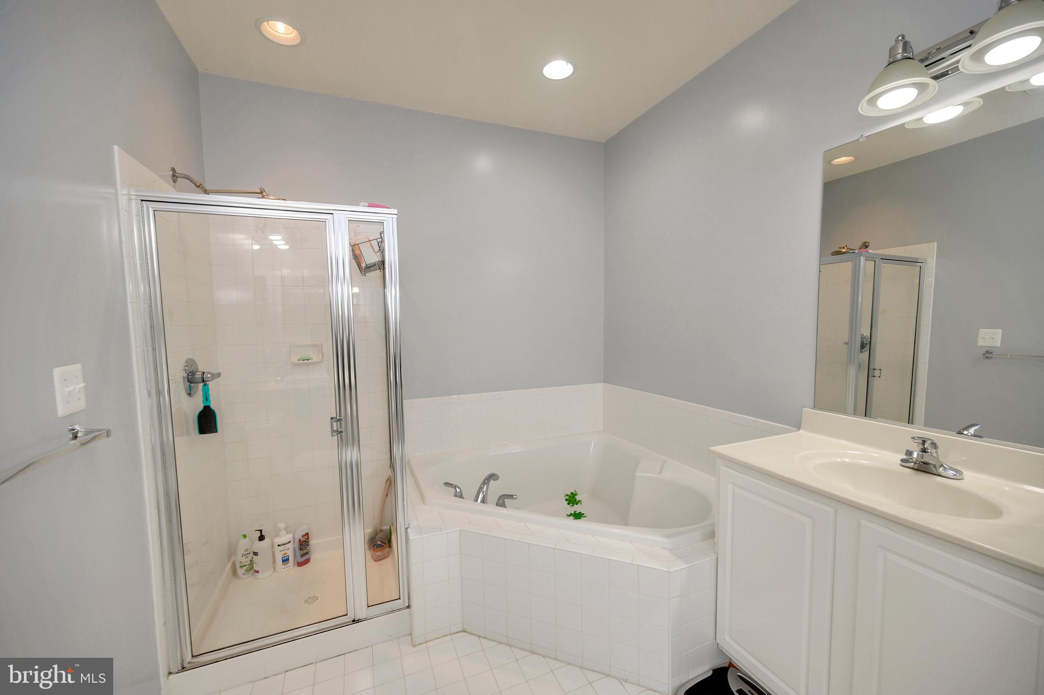 RIVER OAKS - Residential