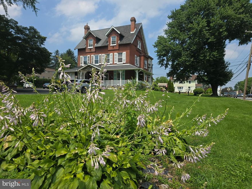 Bright & Spacious Top-Floor 2BR Apartment in Primos – Walk to Regional Rail & Shops!

Welcome to 231 S Oak Ave – a charming, sun-soaked 2-bedroom “straight-through” apartment nestled in the heart of the Primos neighborhood of Clifton Heights. Located on the corner of Oak and Central, this top-floor unit offers unbeatable walkability to the Primos SEPTA Regional Rail Station (with direct access to Center City Philadelphia), Providence Village Shopping Plaza, and local favorites like Wawa, ice cream shops, pizza spots, and St. Eugene Church.

Offering approximately 1,100 sq ft of living space (tenant to verify), this unique layout features a large main living room, with a dining area, updated kitchen, and full bath on one side, and two pass-through bedrooms on the other. While the second bedroom is accessed through the first, both feature oversized closets for ample storage. A coat closet in the living room adds convenience.

Interior Highlights:

Tile flooring in the kitchen, dining room, and bathroom

Carpeted living room and bedrooms for cozy comfort

Soaring ceilings with ceiling fans and multiple window A/C units (one installed, two included for tenant’s placement)

Shared secure entryway and basement laundry with updated coin-operated washer/dryer and folding station

Heat and water included; tenant pays gas, electric, and internet/cable

Perfect for commuters, students, or work-from-home professionals, this quiet 3-unit building is home to two long-term tenants (10+ years). The landlord is seeking a respectful tenant interested in long-term tenancy, beginning with a 12-month lease.

Terms:

First month, last month, and security deposit due at lease signing

No pets, no smoking

Available for immediate move-in

Reach out today to schedule your showing – this charming, commuter-friendly home won’t last long!

Apply via RentSpree application link ($50 fee)
Visit this link to apply: https://apply.link/Pf8qMkw