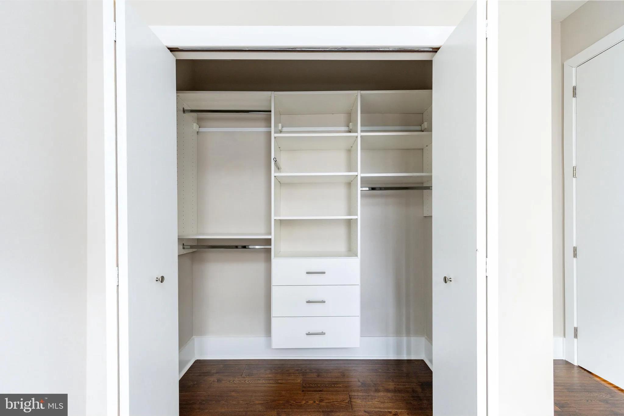 Philadelphia, Pennsylvania 19123, United States, 3 Bedrooms Bedrooms, ,4 BathroomsBathrooms,Residential,Pending,100632